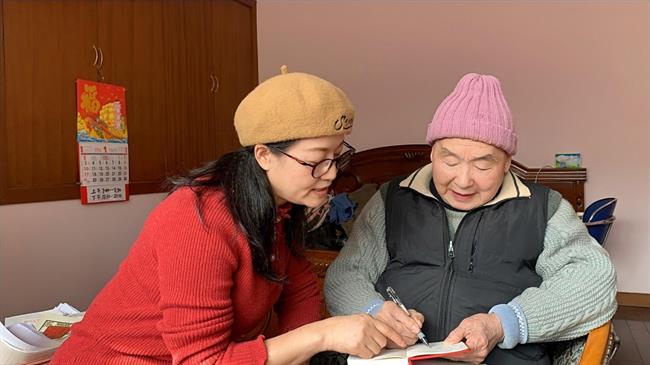 7 与越剧语音专家卢时俊请教、探讨语音问题.jpg