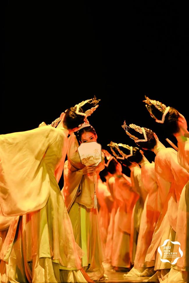 舞蹈 乙组 一等奖 《蛾儿雪柳》.jpg