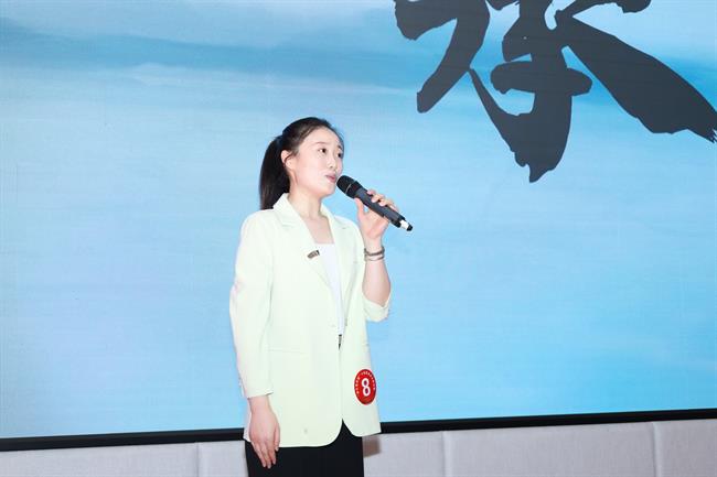 杨茜.jpg 杨茜.jpg