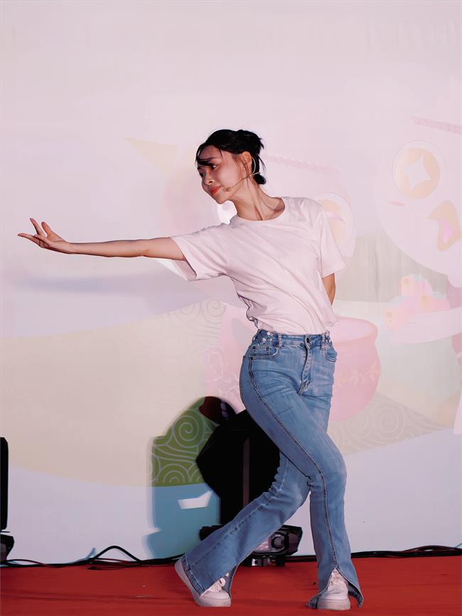 湾里村-文化惠民演出1.jpg 湾里村-文化惠民演出1.jpg