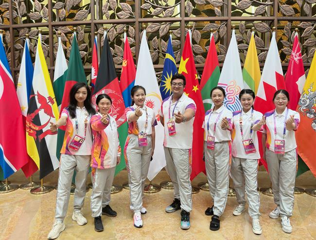 合影.jpg 合影.jpg