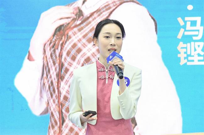 李梦凡现场展示照片.jpg 李梦凡现场展示照片.jpg