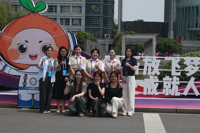 金鹄团队合照.jpg 金鹄团队合照.jpg