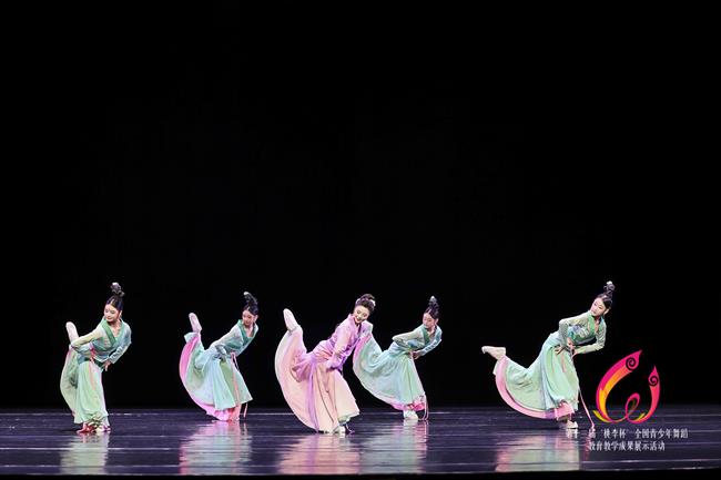 2.精品课《前溪舞基础复建课》入选2023年第十三届“桃李杯”全国青少年舞蹈教育教学成果展示活动.jpg